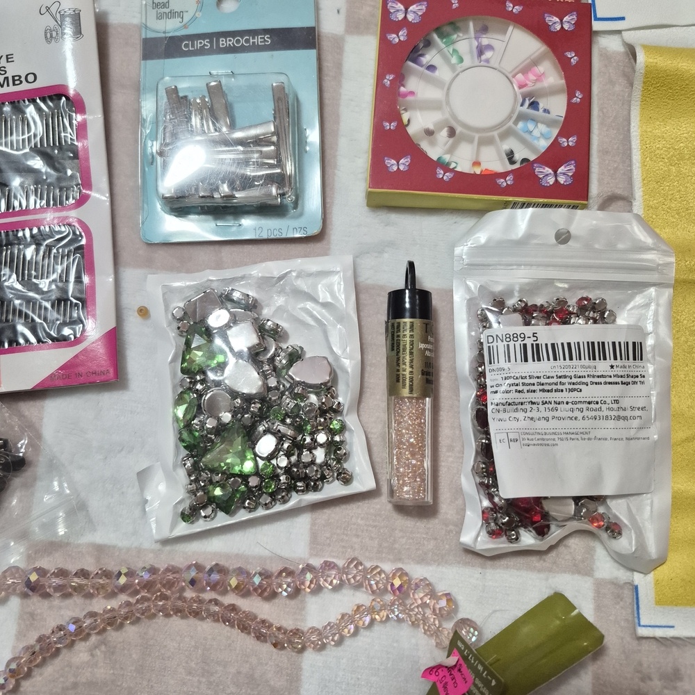 Craft Supplies Bundle with Beads Zippers - Picture 7 of 7